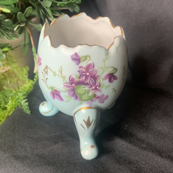 Beautiful hand painted “cracked egg” footed vase with violets - Picture 6 of 7